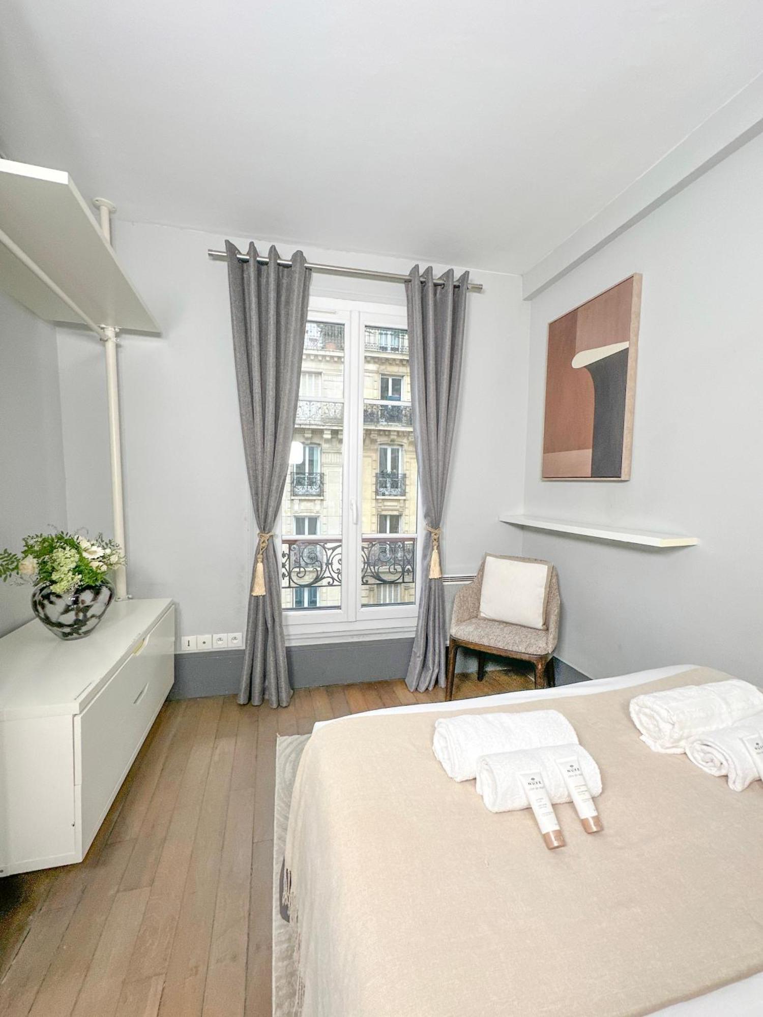 Stunning Apartment Near Eiffel Tower Paris Ngoại thất bức ảnh